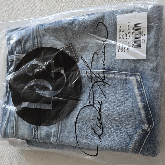 DG2 By Diane Gilman Ladies Floral Fray Hem Jeans - Picture 15 of 17